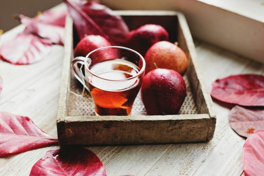 Step 2: Combine Apple Cider Vinegar And Water